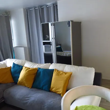 Апартаменты Du Parc Debreuil *